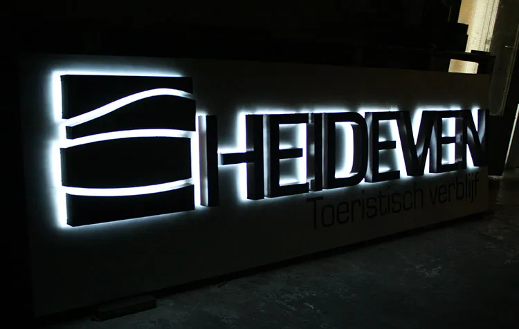 Leuchtbuchstaben hinterleuchtet (Halo) – 1